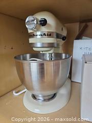 MaxSold Auction: KitchenAid Stand Mixer 4.5-Quart Ivory / Off-White - Atlanta (Georgia, USA) PARTNER MANAGED Estate Sale Online Auction - Oakdale Road Ne