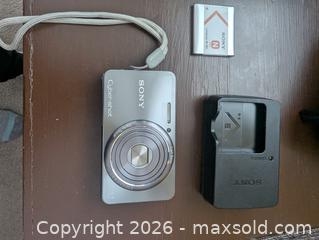 MaxSold Auction: Digital cameras - Esquimalt (British Columbia, Canada) SELLER MANAGED Estate Sale Online Auction - Constance Avenue