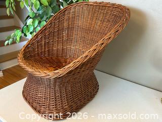 MaxSold Auction: Vintage Wicker Scoop Chair - London (Ontario, Canada) PARTNER MANAGED Downsizing Online Auction - Trillium Crescent