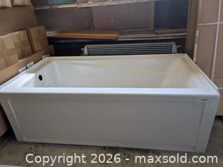 MaxSold Auction: Brand new, unused MAAX Bath tub - Newboro (Ontario, Canada) SELLER MANAGED Downsizing Online Auction - New Street