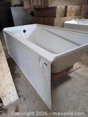 MaxSold Auction: MAAX Bath tub NEW #1 - Newboro (Ontario, Canada) SELLER MANAGED Downsizing Online Auction - New Street