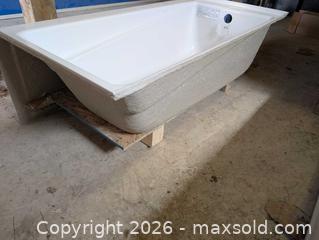 MaxSold Auction: MAAX Bath tub NEW #1 - Newboro (Ontario, Canada) SELLER MANAGED Downsizing Online Auction - New Street