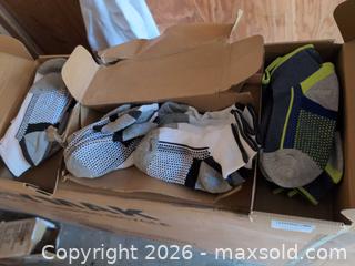 MaxSold Auction: ONKE Low Cut Athletic Socks, Men's 6-8, Mixed Colors (Bulk) - Newboro (Ontario, Canada) SELLER MANAGED Downsizing Online Auction - New Street