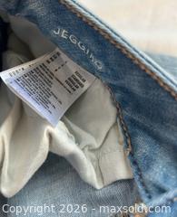 MaxSold Auction: 3 Women’s Jeans Size 4 – Mixed Brands, Assorted Washes - Ottawa (Ontario, Canada) SELLER MANAGED Moving Online Auction -  Sablewood Place
