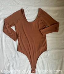 MaxSold Auction: 6 Women’s Tops & Sweaters Size Small – Mixed Brands (Zara, Pink, Tommy Hilfiger, Banana Re - Ottawa (Ontario, Canada) SELLER MANAGED Moving Online Auction -  Sablewood Place