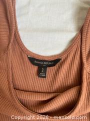 MaxSold Auction: 6 Women’s Tops & Sweaters Size Small – Mixed Brands (Zara, Pink, Tommy Hilfiger, Banana Re - Ottawa (Ontario, Canada) SELLER MANAGED Moving Online Auction -  Sablewood Place