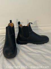 MaxSold Auction: Black Waterproof Insulated Chelsea Style Boots Size 12 - Ottawa (Ontario, Canada) SELLER MANAGED Moving Online Auction -  Sablewood Place