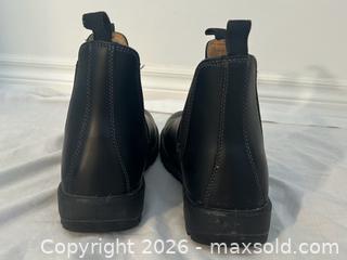 MaxSold Auction: Black Waterproof Insulated Chelsea Style Boots Size 12 - Ottawa (Ontario, Canada) SELLER MANAGED Moving Online Auction -  Sablewood Place