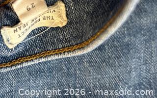 MaxSold Auction: Madewell Jeans Size 29 Cropped Raw Hem Denim - Ottawa (Ontario, Canada) SELLER MANAGED Moving Online Auction -  Sablewood Place