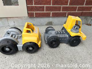 MaxSold Auction: Mega Bloks Construction Truck Bases (2) - Ottawa (Ontario, Canada) SELLER MANAGED Moving Online Auction -  Sablewood Place