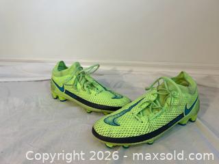 MaxSold Auction: Nike Phantom Soccer Cleats – Men’s Size 12 – Volt Green - Ottawa (Ontario, Canada) SELLER MANAGED Moving Online Auction -  Sablewood Place