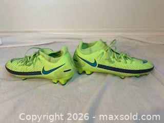 MaxSold Auction: Nike Phantom Soccer Cleats – Men’s Size 12 – Volt Green - Ottawa (Ontario, Canada) SELLER MANAGED Moving Online Auction -  Sablewood Place