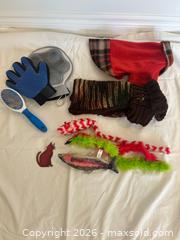 MaxSold Auction: Pet Accessories & Cat Toy Bundle - Ottawa (Ontario, Canada) SELLER MANAGED Moving Online Auction -  Sablewood Place