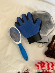 MaxSold Auction: Pet Accessories & Cat Toy Bundle - Ottawa (Ontario, Canada) SELLER MANAGED Moving Online Auction -  Sablewood Place