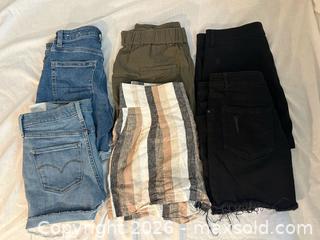 MaxSold Auction: Women’s Shorts & Skirts Lot – Levi’s, Dynamite (Sizes S/M) - Ottawa (Ontario, Canada) SELLER MANAGED Moving Online Auction -  Sablewood Place