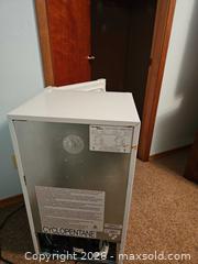 MaxSold Auction: Bar fridge. - Kawartha Lakes (Ontario, Canada) SELLER MANAGED Estate Sale Online Auction - Mary Street West