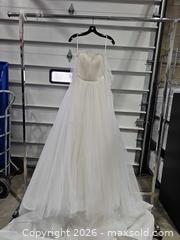 MaxSold Auction: Vera Wang Ivory A-line Ballgown Wedding Dress Size 4 - Toronto (Ontario, Canada) PARTNER MANAGED Reseller Online Auction - Coldwater Road