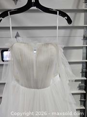 MaxSold Auction: Vera Wang Ivory A-line Ballgown Wedding Dress Size 4 - Toronto (Ontario, Canada) PARTNER MANAGED Reseller Online Auction - Coldwater Road