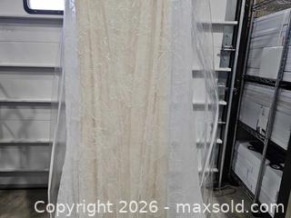 MaxSold Auction: Vera Wang Ivory/Cream Sheath Wedding Dress, Size 10 - Toronto (Ontario, Canada) PARTNER MANAGED Reseller Online Auction - Coldwater Road