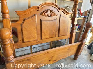 MaxSold Auction: Solid Wood Queen Headboard and Footboard, Honey Finish - Las Vegas (Nevada, USA) PARTNER MANAGED Estate Sale Online Auction - Masked Duck Avenue