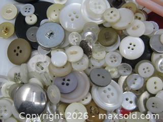 MaxSold Auction: Old Mixed Multicolor Assorted Various Materials Button Lot - Esquimalt (British Columbia, Canada) SELLER MANAGED Downsizing Online Auction - Yarrow                