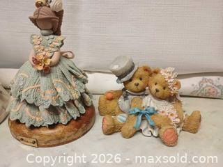 MaxSold Auction: Assorted Ceramic & Resin Figurine Lot, Medium Sizes - Calgary (Alberta, Canada) PARTNER MANAGED Downsizing Online Auction - Huntcroft Way Northeast