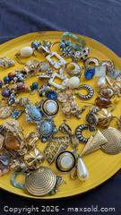 MaxSold Auction: Earrings Lot  - Cambridge (Ontario, Canada) SELLER MANAGED Reseller Online Auction - Dakin Crescent