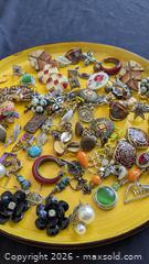 MaxSold Auction: Earrings Lot - Cambridge (Ontario, Canada) SELLER MANAGED Reseller Online Auction - Dakin Crescent