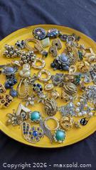 MaxSold Auction: Earrings Lot  - Cambridge (Ontario, Canada) SELLER MANAGED Reseller Online Auction - Dakin Crescent