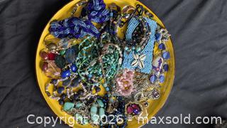 MaxSold Auction: Jewelry Bag  - Cambridge (Ontario, Canada) SELLER MANAGED Reseller Online Auction - Dakin Crescent