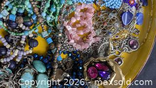 MaxSold Auction: Jewelry Bag  - Cambridge (Ontario, Canada) SELLER MANAGED Reseller Online Auction - Dakin Crescent