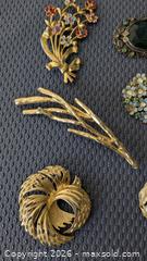 MaxSold Auction: Lot of Brooches  - Cambridge (Ontario, Canada) SELLER MANAGED Reseller Online Auction - Dakin Crescent