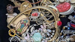 MaxSold Auction: Lot of Costume Jewelry  - Cambridge (Ontario, Canada) SELLER MANAGED Reseller Online Auction - Dakin Crescent