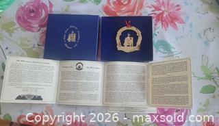 MaxSold Auction: BLACKCAT CLOCK + VTG Cedarap Wooden Box + Rare Whitehouse Gold Finished Xmas Ornament - Ottawa (Ontario, Canada) SELLER MANAGED Downsizing Online Auction -  Woodpark Way