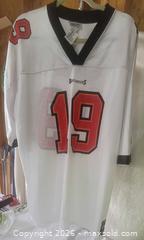 MaxSold Auction: Reebok Tampa Bay Buccaneers Keyshawn Johnson #19 NFL Reebok White Jersey size XXL NWT - Ottawa (Ontario, Canada) SELLER MANAGED Downsizing Online Auction -  Woodpark Way
