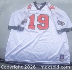 MaxSold Auction: Reebok Tampa Bay Buccaneers Keyshawn Johnson #19 NFL Reebok White Jersey size XXL NWT - Ottawa (Ontario, Canada) SELLER MANAGED Downsizing Online Auction -  Woodpark Way