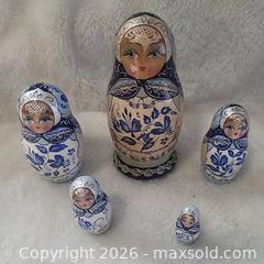 MaxSold Auction: Signed Russian Matryoshka Nesting Dolls Hand Painted, 5 Dolls Blue+White Floral - Ottawa (Ontario, Canada) SELLER MANAGED Downsizing Online Auction -  Woodpark Way
