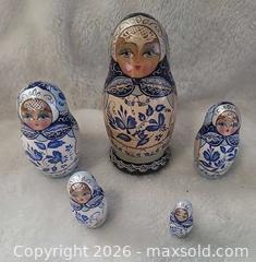 MaxSold Auction: Signed Russian Matryoshka Nesting Dolls Hand Painted, 5 Dolls Blue+White Floral - Ottawa (Ontario, Canada) SELLER MANAGED Downsizing Online Auction -  Woodpark Way