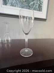 MaxSold Auction: Set of 8 Clear Glass Stemmed Champagne Flutes & Wine Glasses - Ottawa (Ontario, Canada) SELLER MANAGED Downsizing Online Auction - Cheverton Avenue