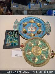 MaxSold Auction: 2 Seder Plates & Shalom Sign - Los Angeles (California, USA) PARTNER MANAGED Downsizing Online Auction - Sapphire Drive