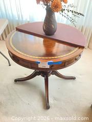 MaxSold Auction: Weiman Victorian Round Accent with Asian Inspired Vase and Dried Flowers - Los Angeles (California, USA) PARTNER MANAGED Downsizing Online Auction - Sapphire Drive