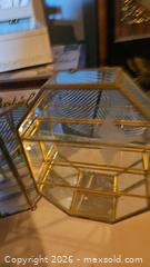 MaxSold Auction: Assorted display cases and jewelry box. - Janetville (Ontario, Canada) SELLER MANAGED Charity/Fundraising Online Auction - Janetville Road