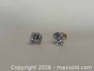 MaxSold Auction: 14KT Stud Earrings - North Vancouver (British Columbia, Canada) PARTNER MANAGED Downsizing Online Auction - 14th Street West