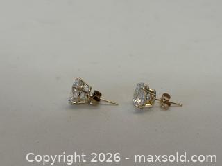 MaxSold Auction: 14KT Stud Earrings - North Vancouver (British Columbia, Canada) PARTNER MANAGED Downsizing Online Auction - 14th Street West
