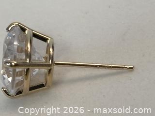 MaxSold Auction: 14KT Stud Earrings - North Vancouver (British Columbia, Canada) PARTNER MANAGED Downsizing Online Auction - 14th Street West