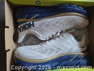MaxSold Auction: HOKA & Vasque GORETEX Boots Size 7 Women's - Los Angeles (California, USA) PARTNER MANAGED Moving Online Auction - W 36th Street (CONDO)