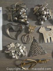 MaxSold Auction: Mixed Brooches & Pins Lot, 14 Pieces Sterling Silver .925 - Los Angeles (California, USA) PARTNER MANAGED Moving Online Auction - W 36th Street (CONDO)
