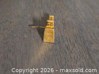 MaxSold Auction: Mixed Loose 10K Yellow Gold SCRAP Jewelry Lot - Rings, Chains, Pendants  - Los Angeles (California, USA) PARTNER MANAGED Moving Online Auction - W 36th Street (CONDO)