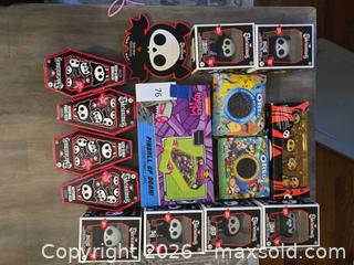 MaxSold Auction: Skelanimals Vinyl Figure & Keychain Lot and Other Items - Los Angeles (California, USA) PARTNER MANAGED Moving Online Auction - W 36th Street (CONDO)
