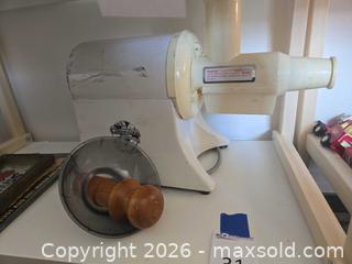 MaxSold Auction: Vintage Champion Juicer  - Los Angeles (California, USA) PARTNER MANAGED Moving Online Auction - W 36th Street (CONDO)